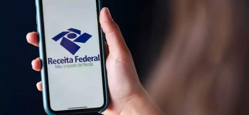 Cerca de 280 mil contribuintes que caíram na malha fina e regularizaram as pendências com o Fisco podem saber se receberão restituição. Às 10h desta quarta-feira (23), a Receita Federal libera a consulta ao lote de abril, que também contempla restituições residuais de anos anteriores.