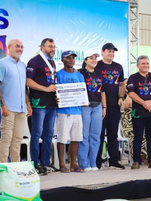 A pesca artesanal e agricultura familiar de Maués (a 276 quilômetros de Manaus) foram contempladas com R$ 27 mil em crédito rural, durante ação do Governo do Amazonas no município, na terça-feira (24/06). Além do fomento, trabalhadores rurais locais receberam 40 documentos, entre os quais Cartões do Produtor Primário (CPP), Cadastros Nacionais da Agricultura Familiar (CAF) e Ambiental Rural (CAR)
