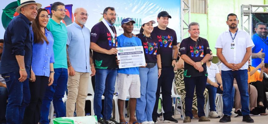 A pesca artesanal e agricultura familiar de Maués (a 276 quilômetros de Manaus) foram contempladas com R$ 27 mil em crédito rural, durante ação do Governo do Amazonas no município, na terça-feira (24/06). Além do fomento, trabalhadores rurais locais receberam 40 documentos, entre os quais Cartões do Produtor Primário (CPP), Cadastros Nacionais da Agricultura Familiar (CAF) e Ambiental Rural (CAR)