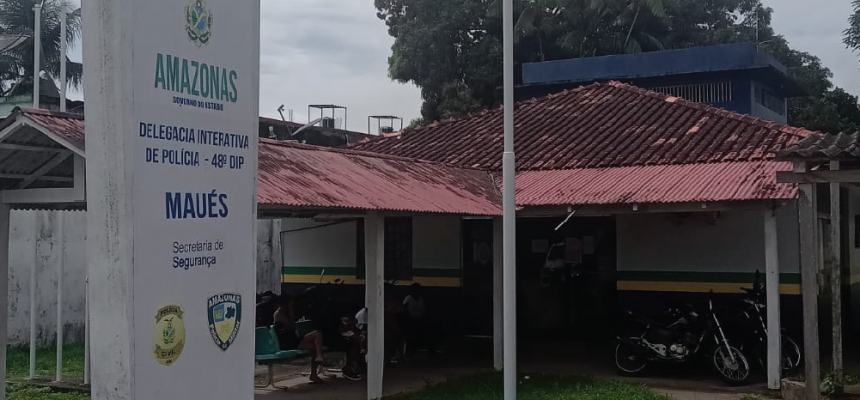 A Polícia Civil do Amazonas (PC-AM), por meio da 48ª Delegacia Interativa de Polícia (DIP) de Maués (a 276 quilômetros de Manaus), prendeu em flagrante, na segunda-feira (11), um homem, 44, pelo crime de homicídio contra um jovem, de 20 anos. A prisão ocorreu no município.
