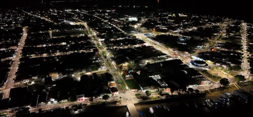 O Governo do Amazonas concluiu a implantação do Programa Ilumina+ Amazonas em Maués (a 276 quilômetros de Manaus). O sistema de iluminação pública do município foi modernizado com 2.912 pontos de LED na sede da cidade e áreas institucionais, somando investimento de R$ 6,8 milhões.